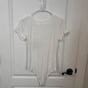 American Eagle White Ribbed Short Sleeve Bodysuit Crew Neck Snap Gusset Size M